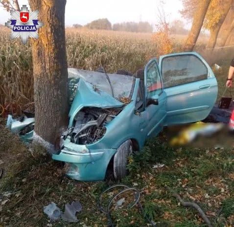 Powiat łęczyński: Tragiczny wypadek samochodowy. Jedna osoba zginęła, dwie w szpitalu - Zdjęcie główne