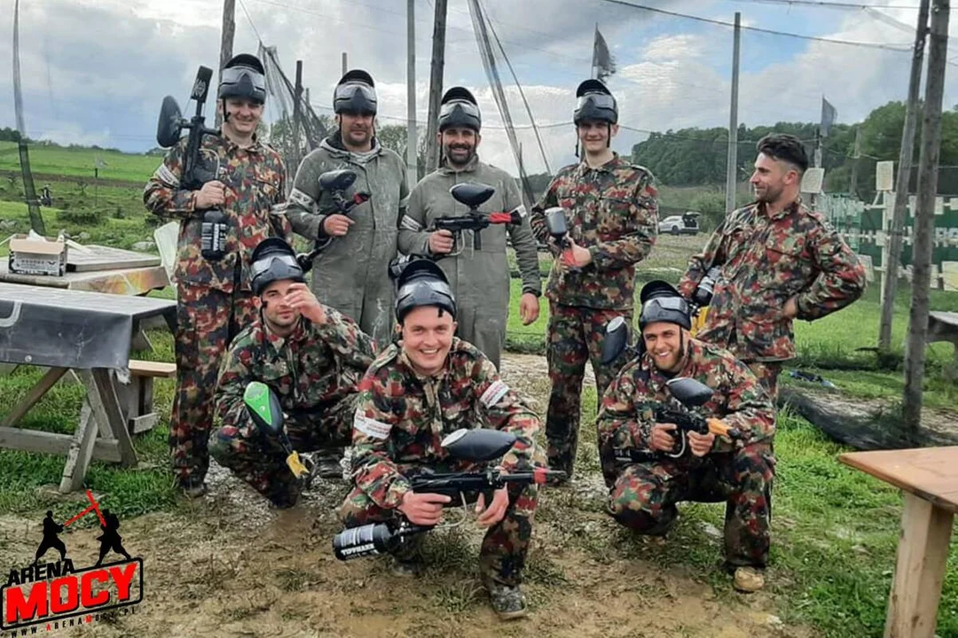 Rozrywka dla dorosłych i młodzieży na Arenie Mocy - największym poligonie paintballowym w Polsce - Zdjęcie główne