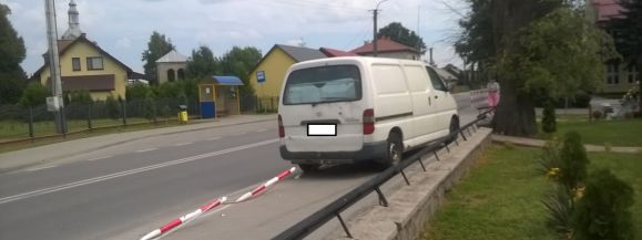 Cyców: Bus potrącił pieszego pieszego na pasach - Zdjęcie główne