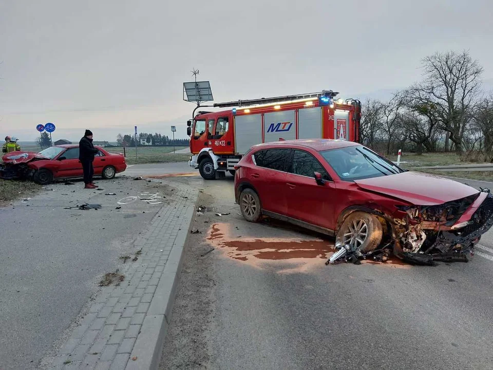 Zderzenie dwóch osobówek na trasie Łęczna-Milejów - Zdjęcie główne