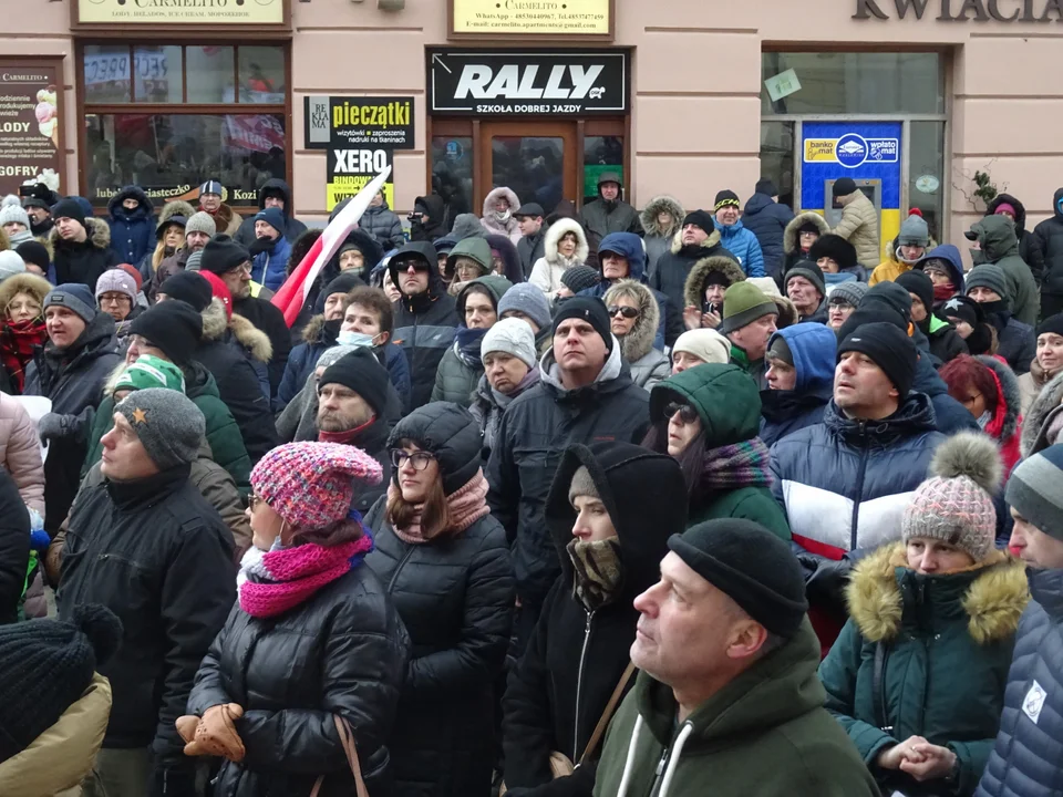 Na Placu Zamkowym w Lublinie odbył się protest przeciwko przymusowym szczepieniom 