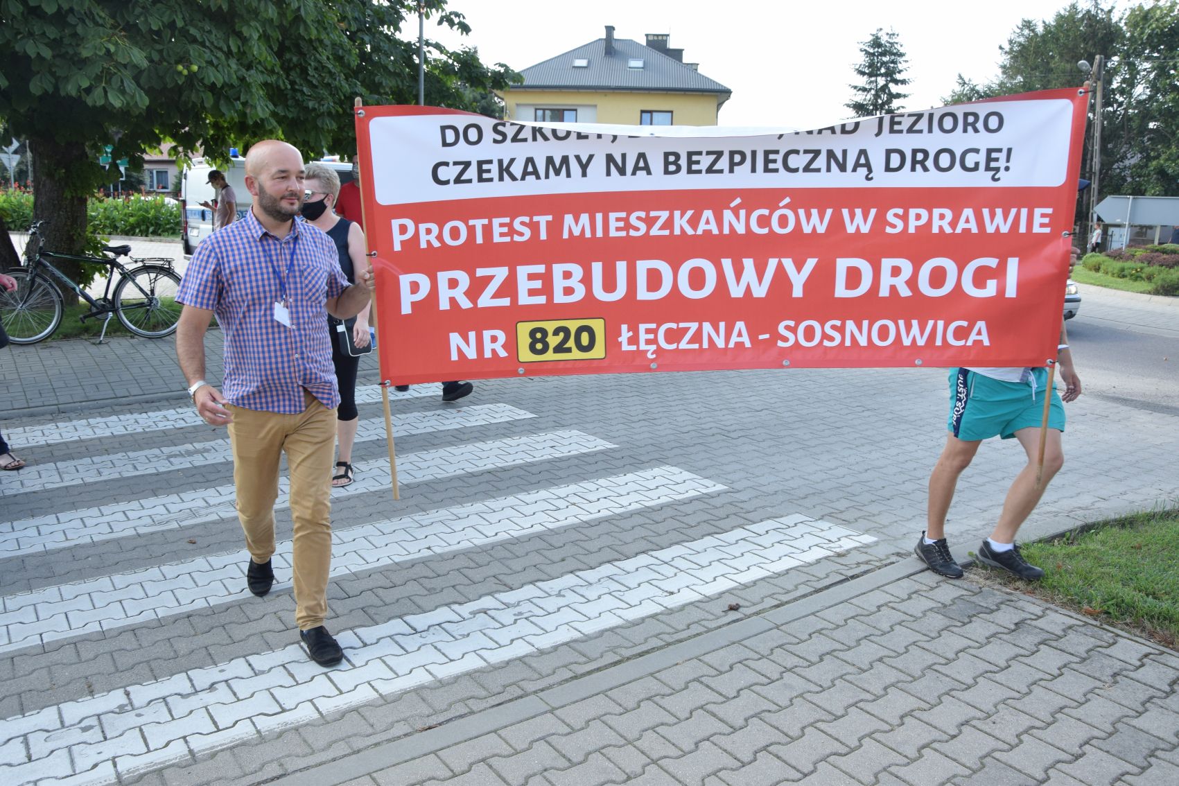 Około 50 osób blokowało drogę nad jeziora (wideo, zdjęcia) - Zdjęcie główne