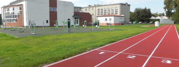 Boisko lekkoatletyczne powstaje z poślizgiem  - Zdjęcie główne