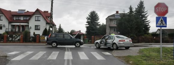 Zderzenie dwóch osobówek w Cycowie - Zdjęcie główne
