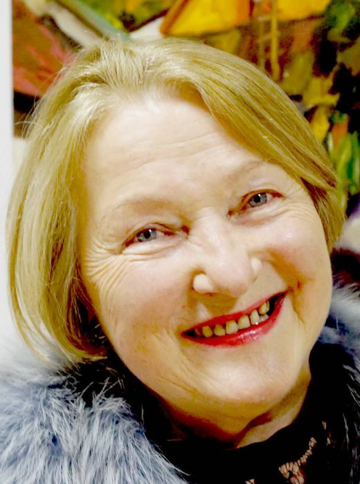  Ewa J. Leśniewska, doktor nauk humanistycznych. Zajmuje się badaniem dziejów własności ziemskiej na Lubelszczyźnie. Jest autorką kilku książek, wielu opracowań oraz ponad 50 artykułów naukowych. W latach 1991-2007 pracowała w Muzeum Lubelskim w Lublinie jako starszy kustosz, kierownik Muzeum Regionalnego w Łęcznej. W latach 1984-1999 pełniła funkcję prezesa Towarzystwa Przyjaciół Ziemi Łęczyńskiej, a w latach 1985-1998 współtworzyła i redagowała "Merkuriusz Łęczyński" (Z archiwum) 