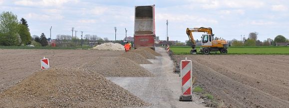 Remontują drogę w Trębaczowie - Zdjęcie główne