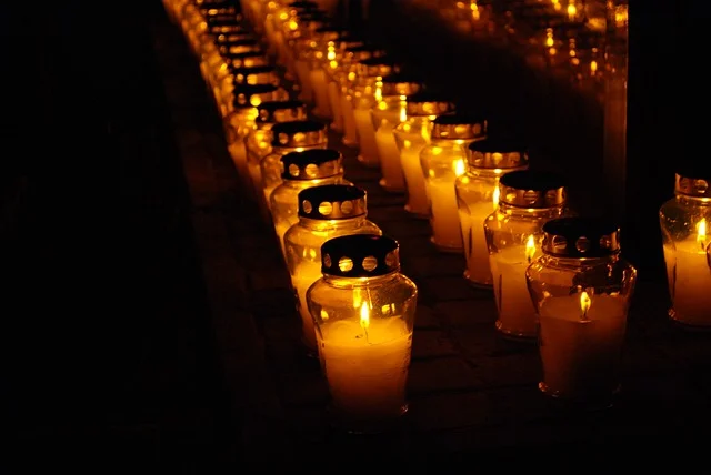 Uroczystość Wszystkich Świętych. Godziny mszy na cmentarzach w Łęcznej - Zdjęcie główne