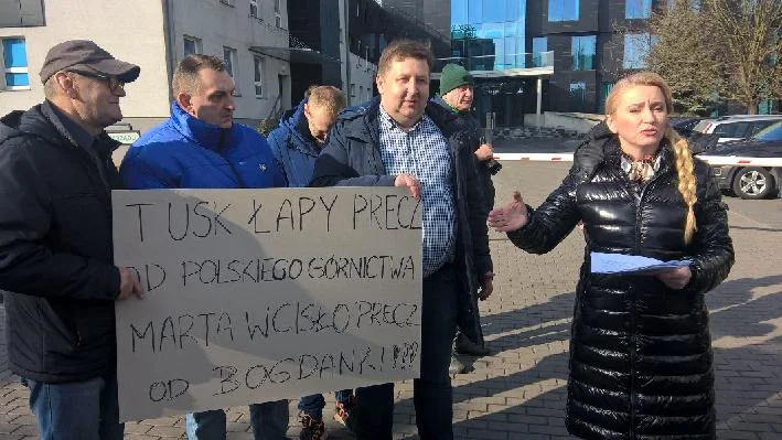 Awantura w Bogdance: związkowcy "Solidarności" kontra posłanka KO. A woda na G4 się leje (WIDEO) - Zdjęcie główne