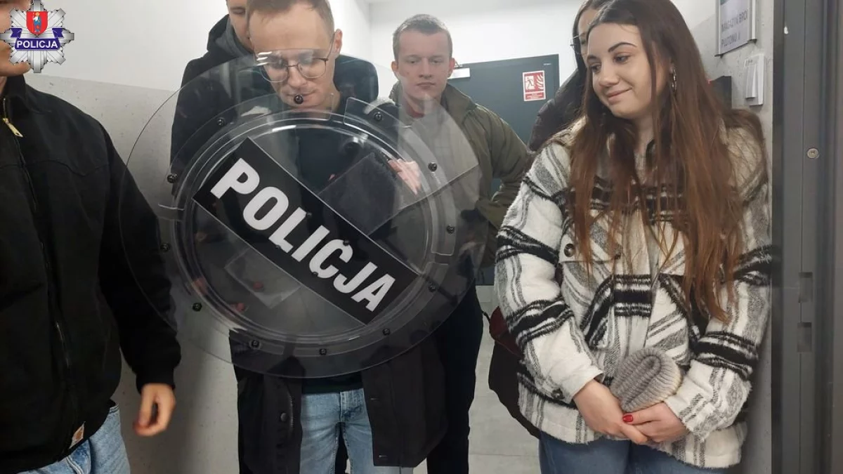 Zamość: Studenci poznawali komendę policji "od kuchni" - Zdjęcie główne