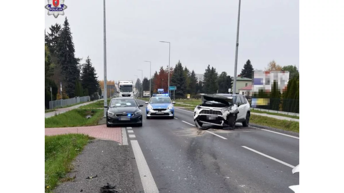 Powiat zamojski: Czołowe zderzenie mercedesa i toyoty. Kierowcy trafili do szpitala - Zdjęcie główne