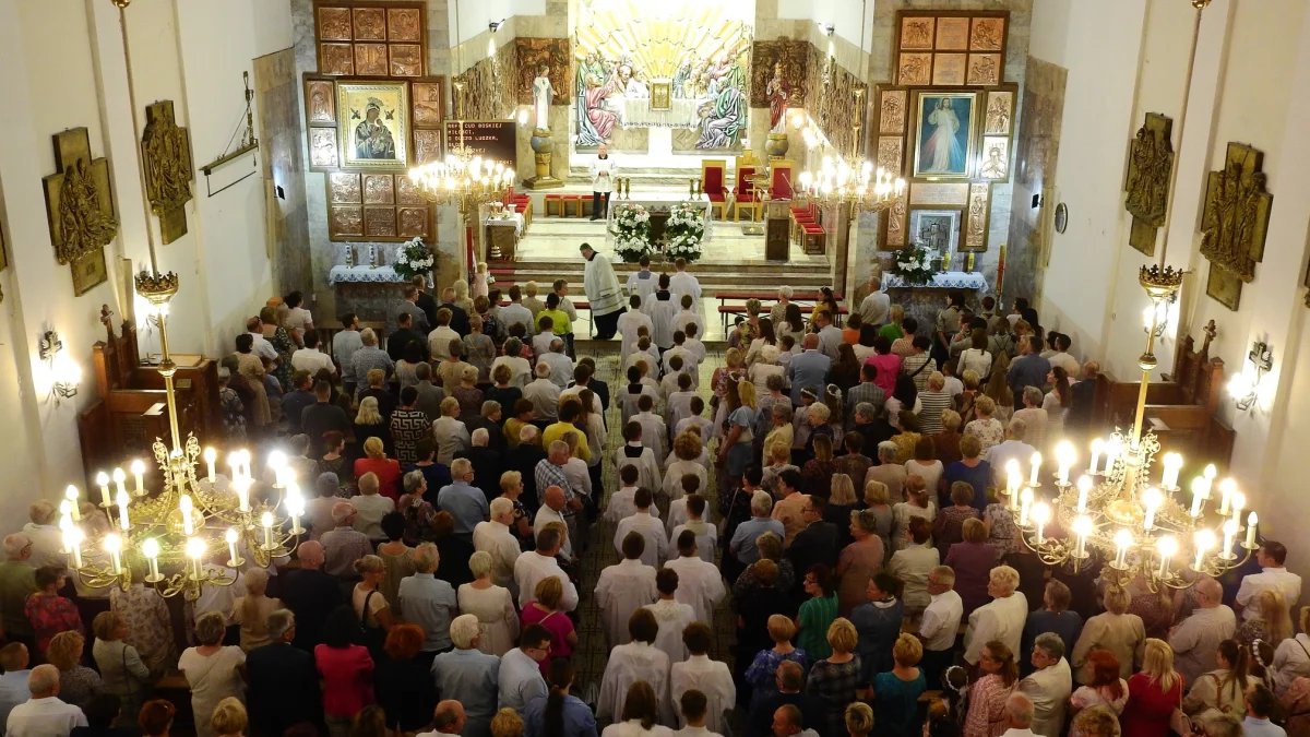 Ile osób chodzi do kościoła w diecezji zamojsko-lubaczowskiej? Ile do komunii? - Zdjęcie główne